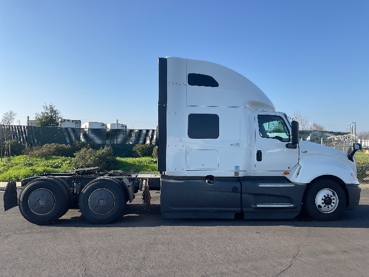 2023 International LT in West Sacramento, CA — photo 8