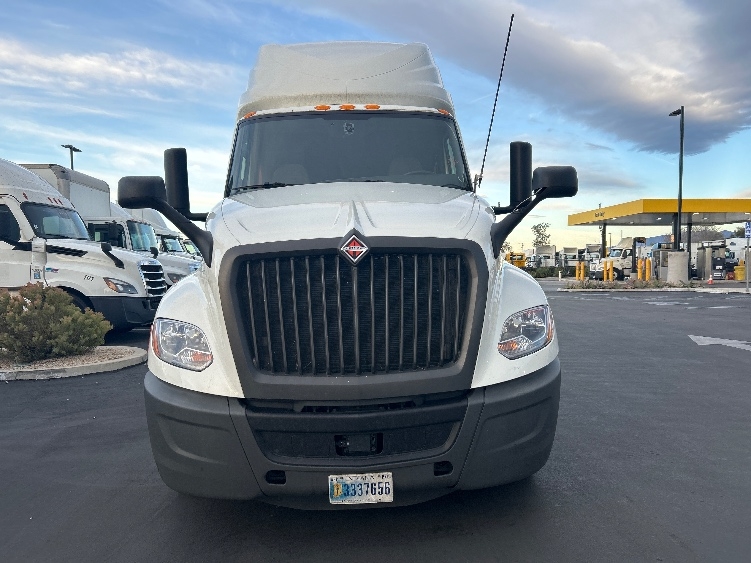 2023 International LT in Fontana, CA — photo 2