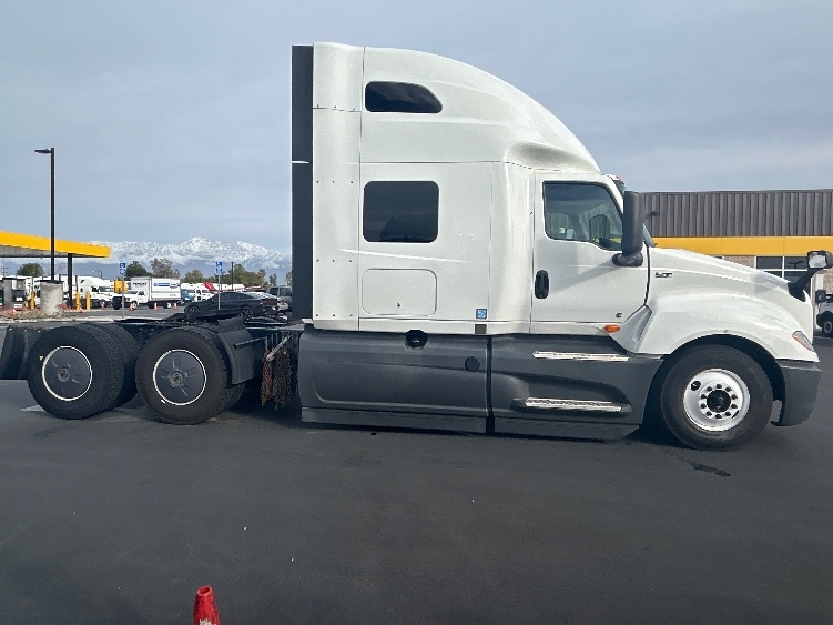 2023 International LT in Fontana, CA — photo 8