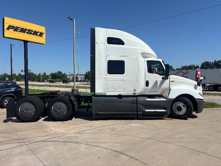 2023 International LT in Houston, TX — photo 8