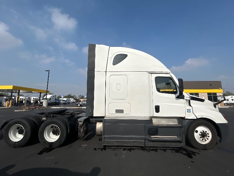 2023 Freightliner in Fontana, CA — photo 6