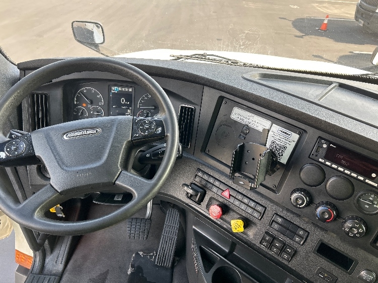2023 Freightliner in Fontana, CA — photo 9