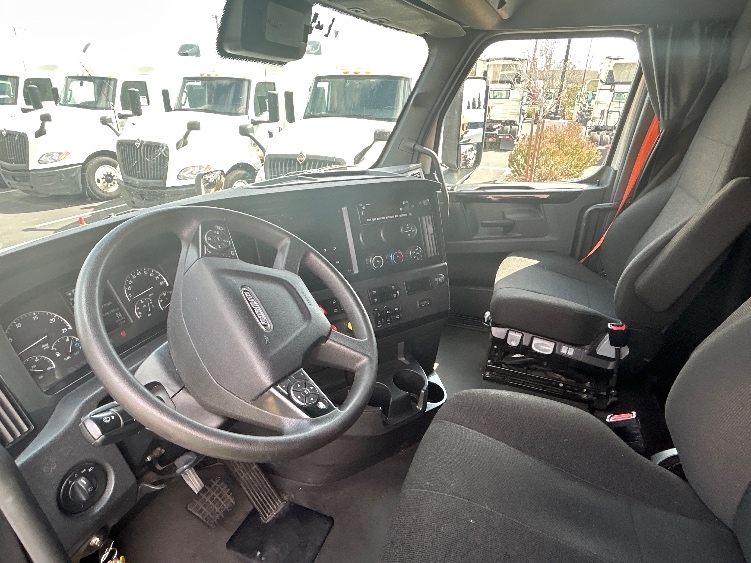 2023 Freightliner Cascadia in Fontana, CA — photo 10