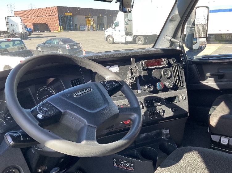 2023 Freightliner Cascadia in West Sacramento, CA — photo 10