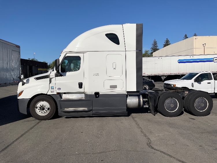 2023 Freightliner Cascadia in West Sacramento, CA — photo 4