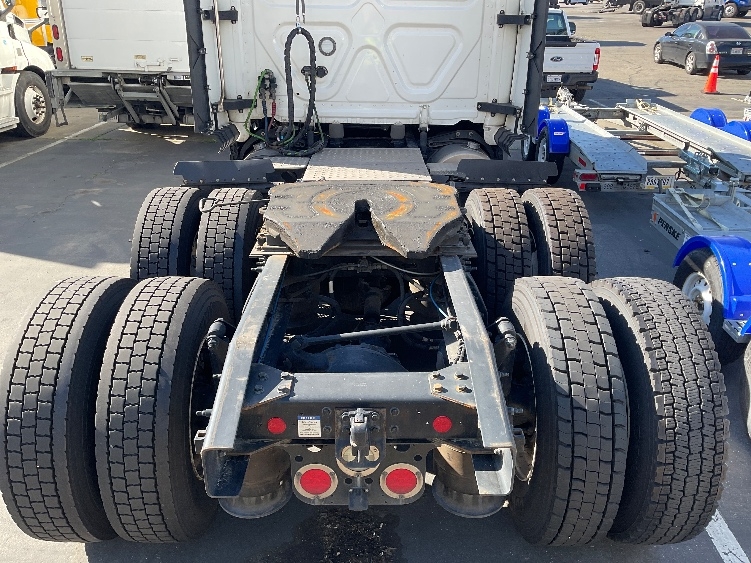 2023 Freightliner Cascadia in West Sacramento, CA — photo 6
