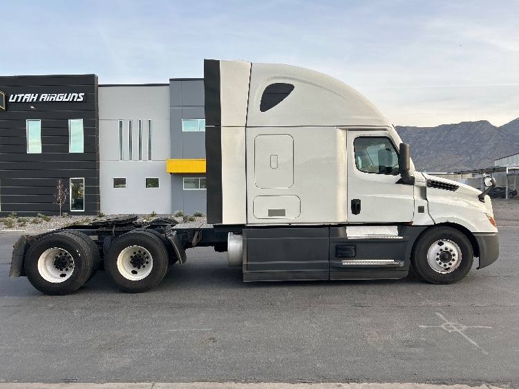 2023 Freightliner Cascadia in Sparks, NV — photo 8