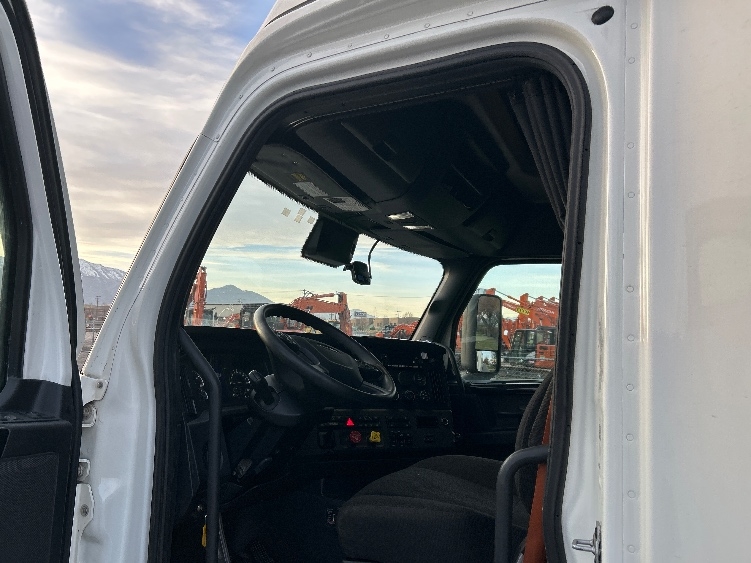 2023 Freightliner Cascadia in Sparks, NV — photo 9