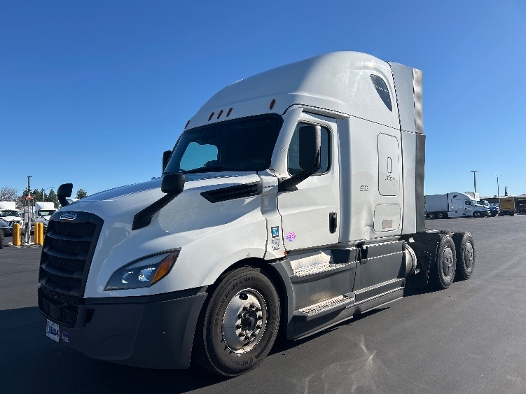 2023 Freightliner Cascadia in Stockton, CA — photo 3