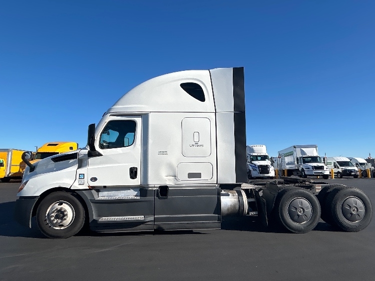 2023 Freightliner Cascadia in Stockton, CA — photo 4