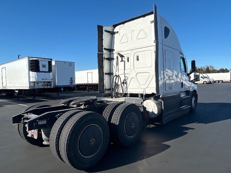 2023 Freightliner Cascadia in Stockton, CA — photo 7