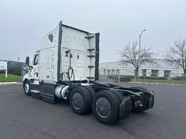 2023 Freightliner Cascadia in West Sacramento, CA — photo 5