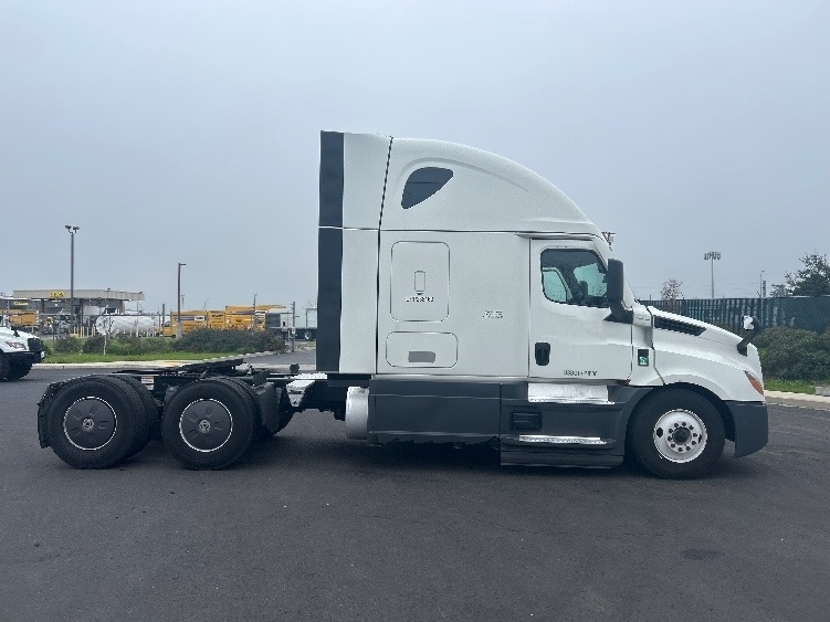 2023 Freightliner Cascadia in West Sacramento, CA — photo 8