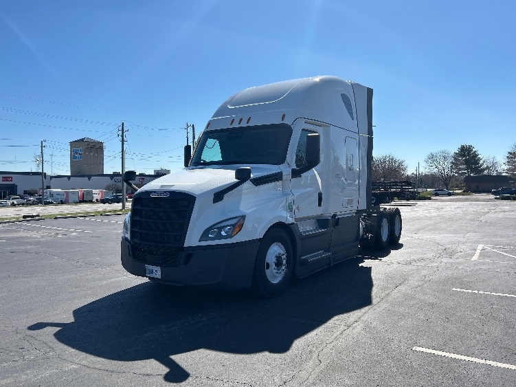2023 Freightliner Cascadia in Indianapolis, IN — photo 3