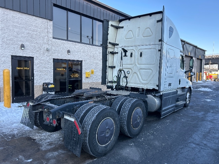 2023 Freightliner Cascadia in North Bergen, NJ — photo 7