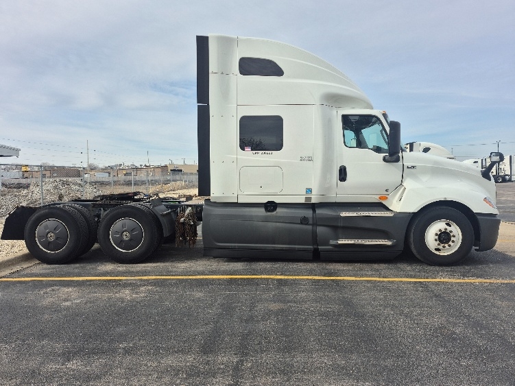2023 International LT in La Porte, IN — photo 8