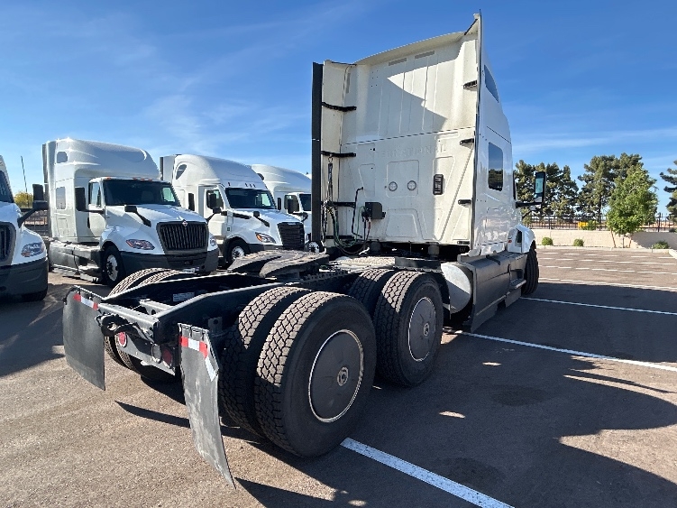 2023 International LT in Phoenix, AZ — photo 7