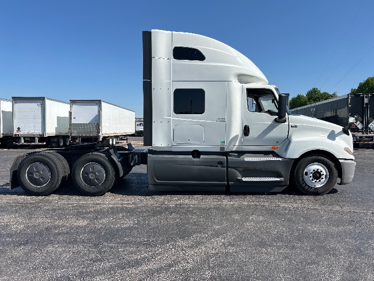 2023 International LT in Memphis, TN — photo 8