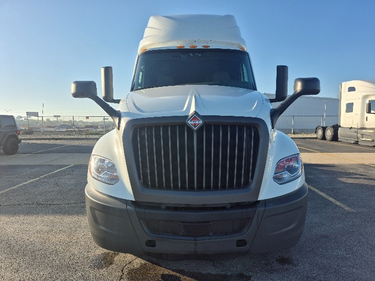 2023 International LT in La Porte, IN — photo 2
