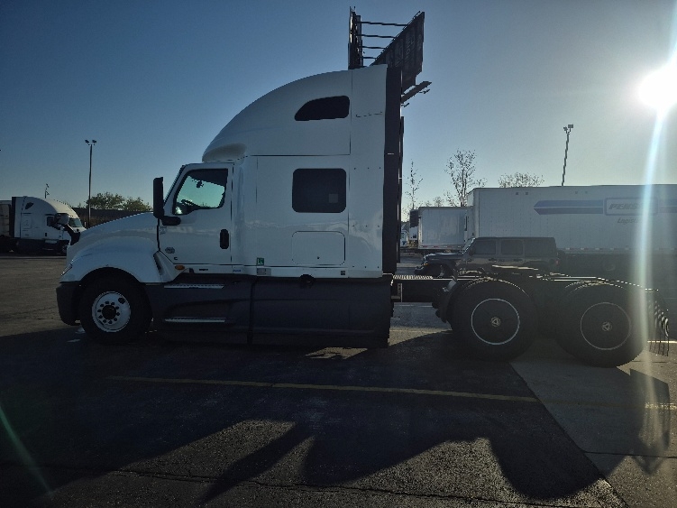 2023 International LT in La Porte, IN — photo 4