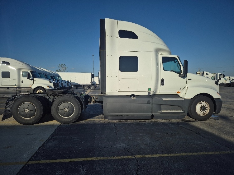 2023 International LT in La Porte, IN — photo 8