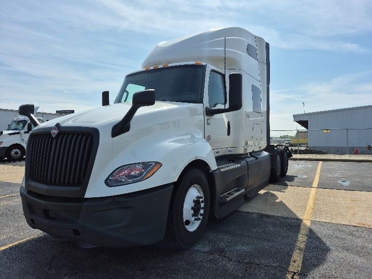 2023 International LT in La Porte, IN — photo 3