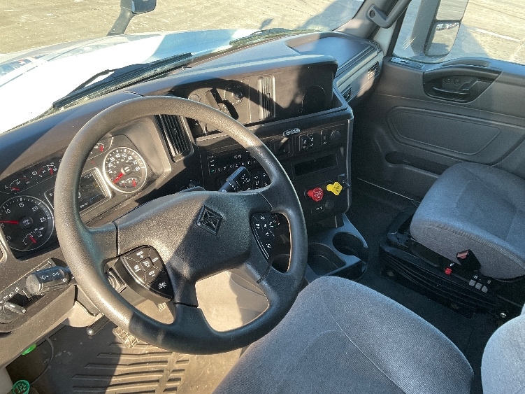2023 International LT in Milwaukee, WI — photo 10