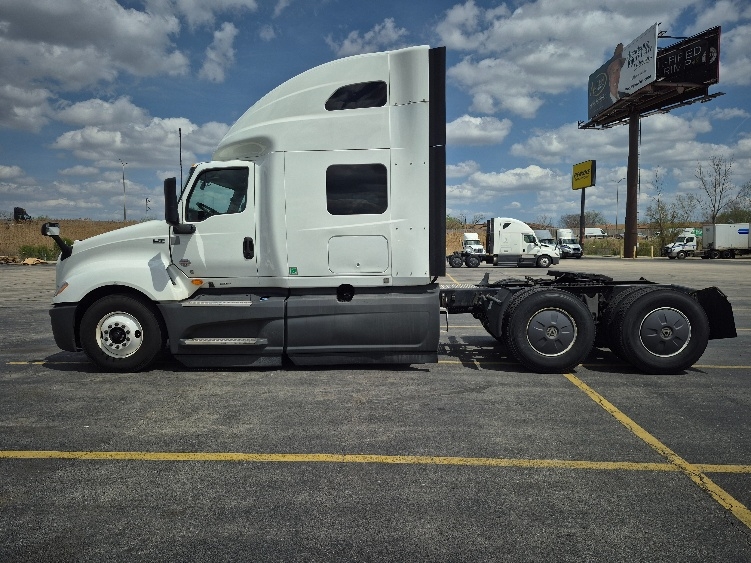 2023 International LT in La Porte, IN — photo 4