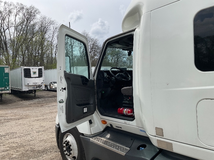 2023 International LT in La Porte, IN — photo 9