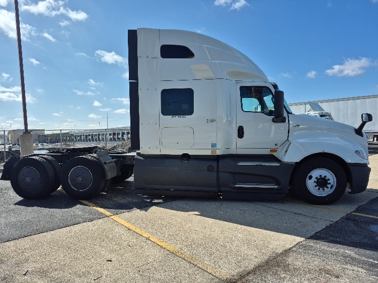 2023 International LT in La Porte, IN — photo 8