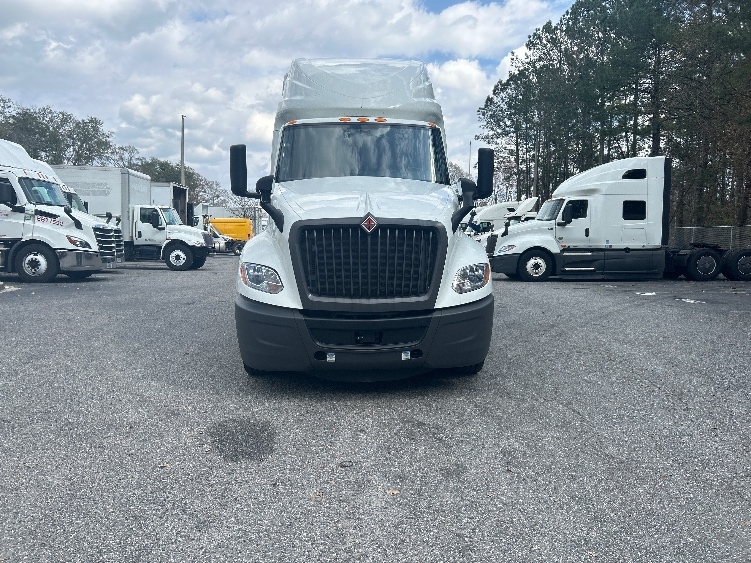 2023 International LT in Jacksonville, FL — photo 2