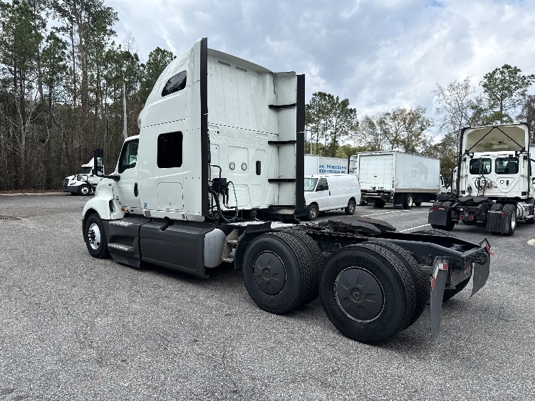 2023 International LT in Jacksonville, FL — photo 5