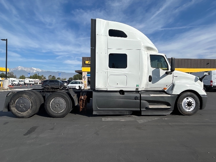 2023 International LT in Fontana, CA — photo 8