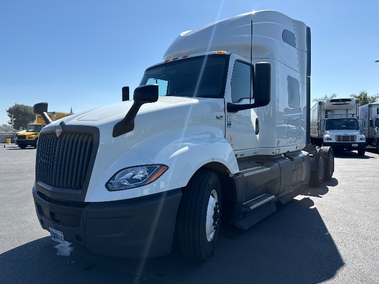2023 International LT in Fontana, CA — photo 3