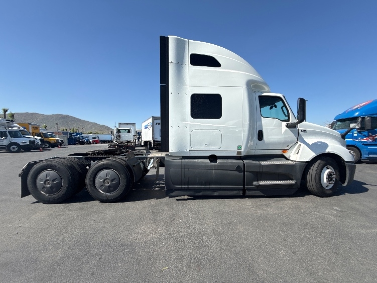 2023 International LT in Fontana, CA — photo 8