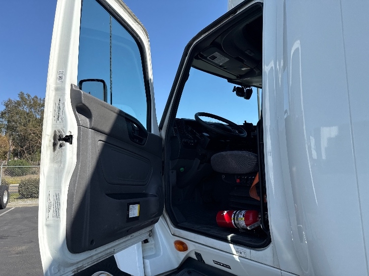2023 International LT in Fontana, CA — photo 9
