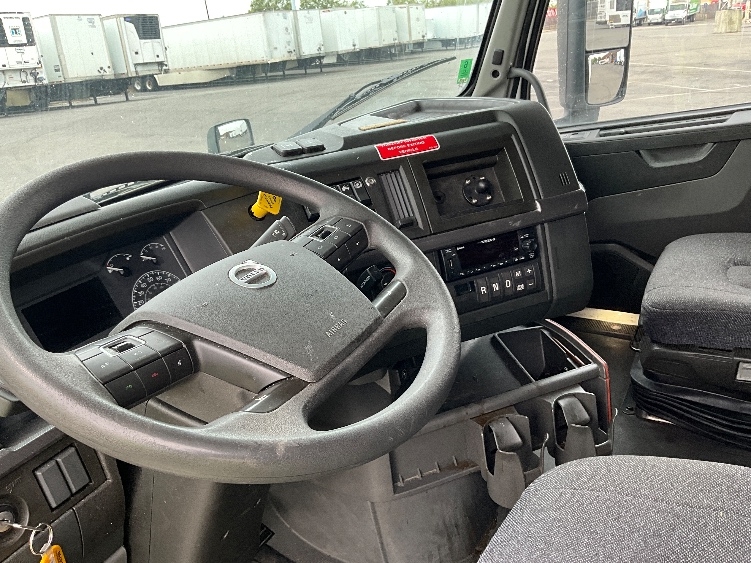 2023 Volvo VNL 760 in West Sacramento, CA — photo 10