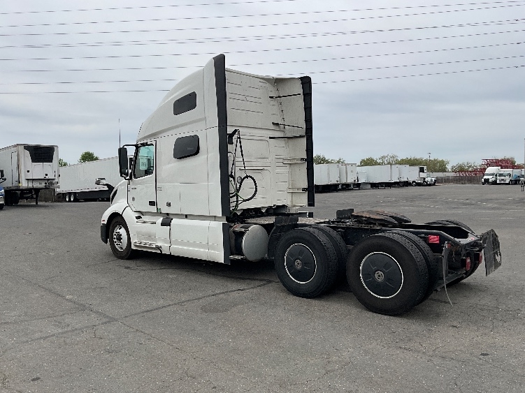2023 Volvo VNL 760 in West Sacramento, CA — photo 5