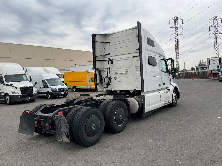 2023 Volvo VNL 760 in West Sacramento, CA — photo 7