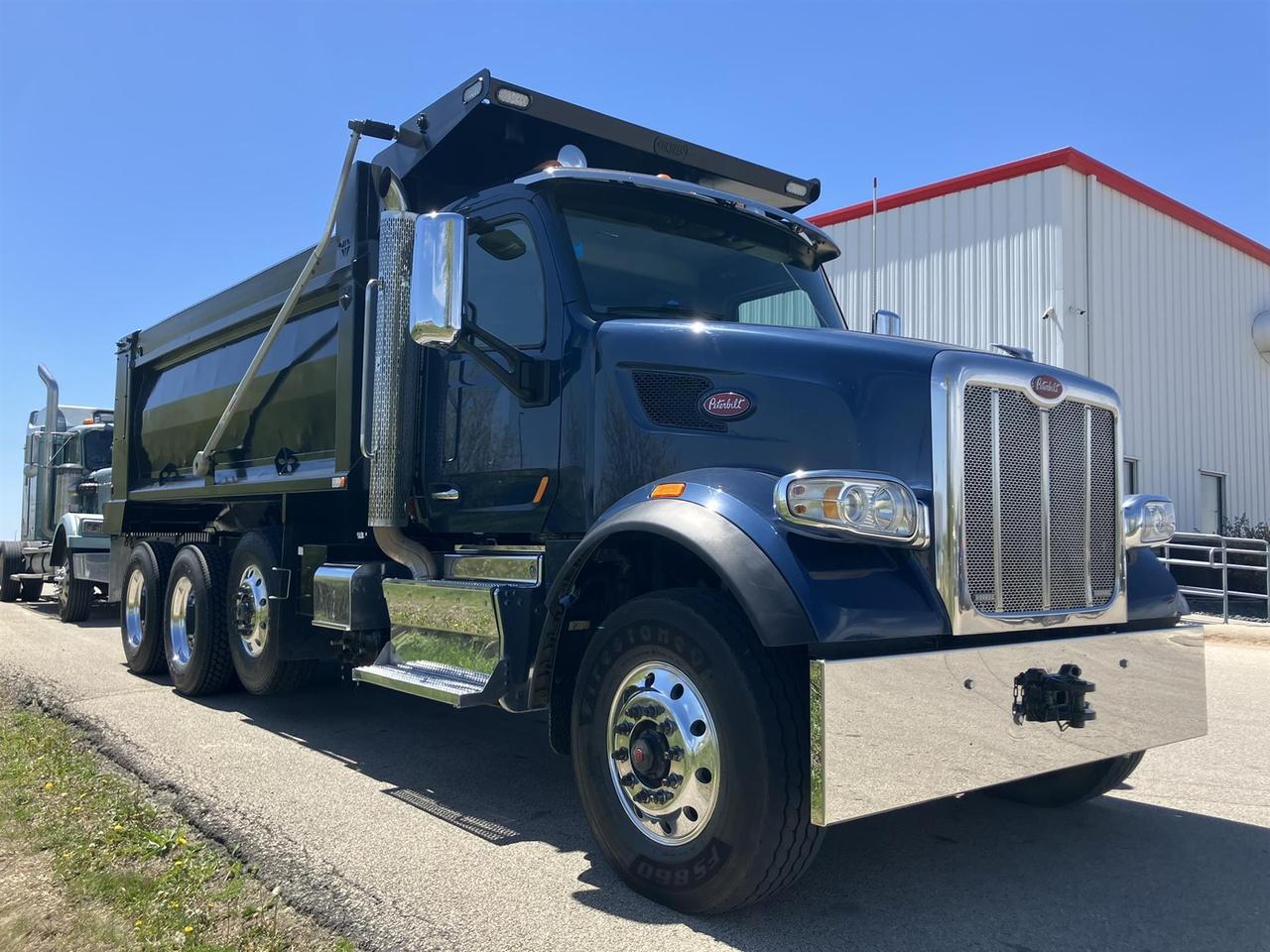 2017 Peterbilt 567 in Rochester, MN — photo 2