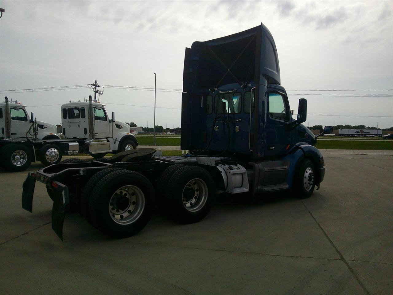2018 Peterbilt 579 in Fargo, ND — photo 6