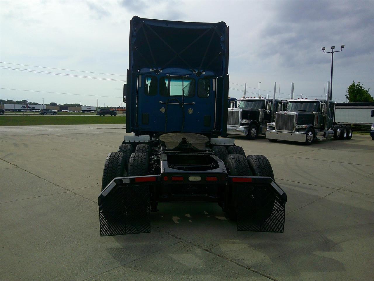 2018 Peterbilt 579 in Fargo, ND — photo 5