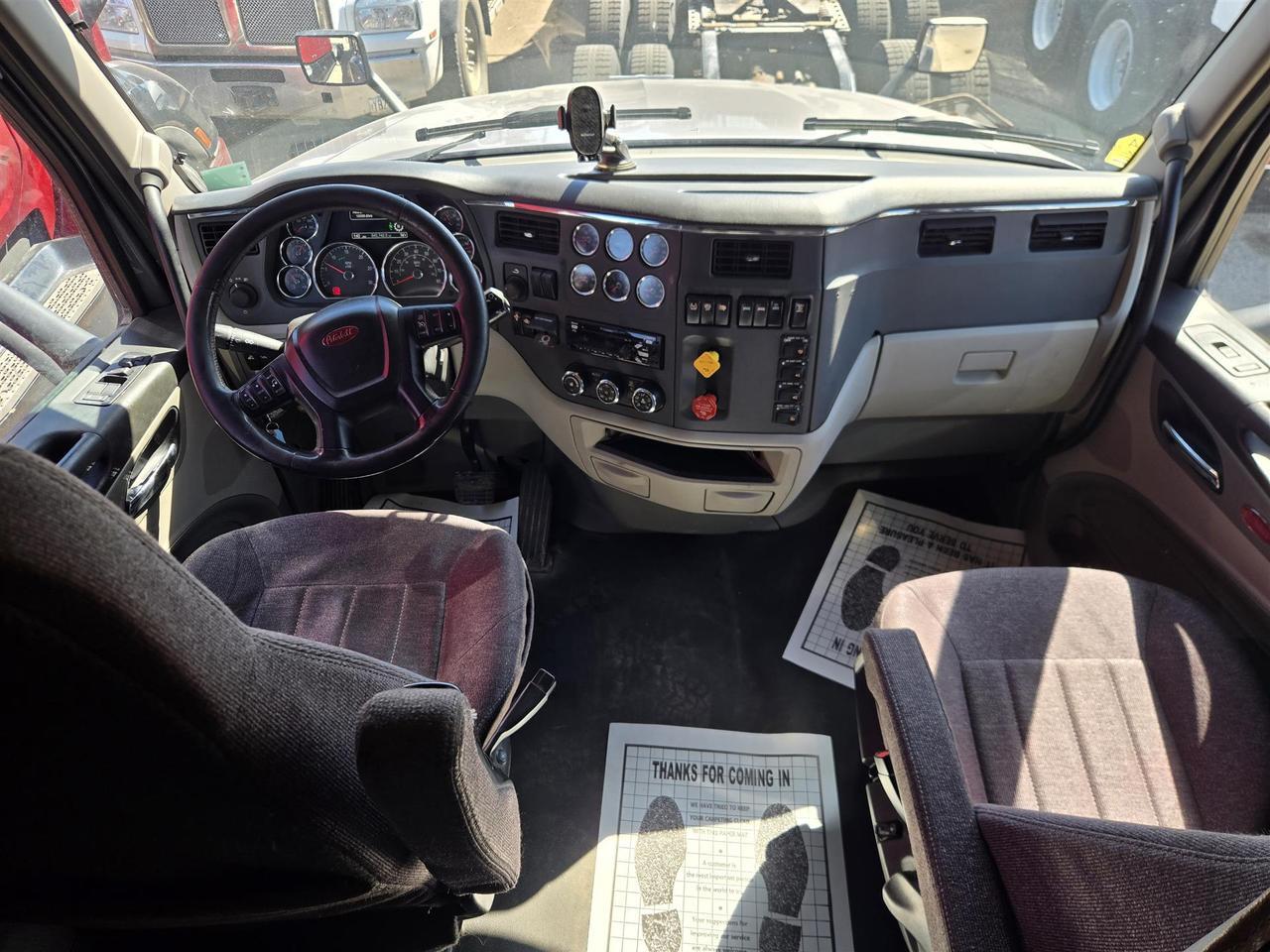 2019 Peterbilt 579 in South St. Paul, MN — photo 6