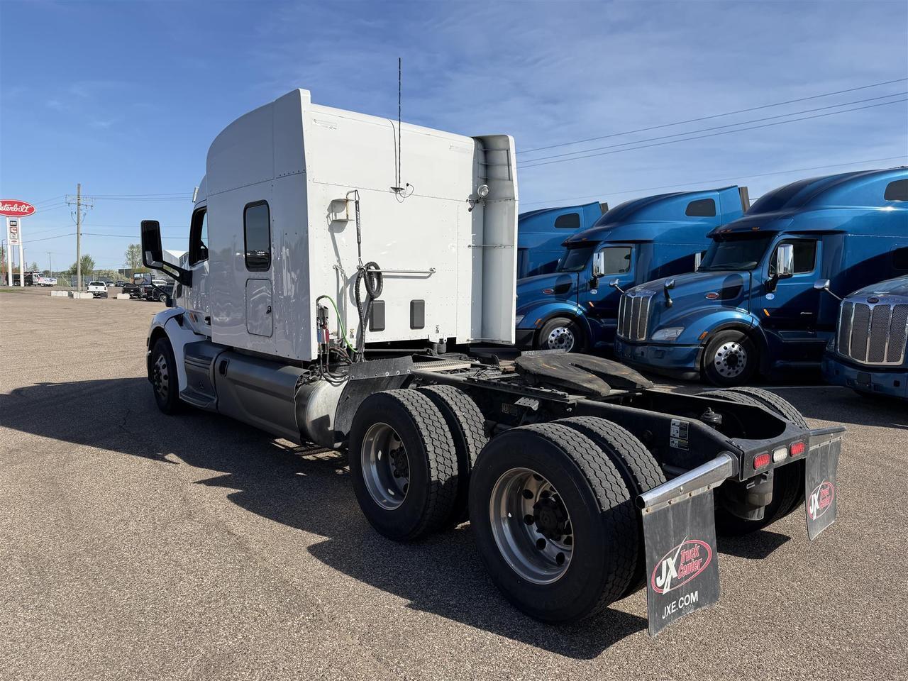 2019 Peterbilt 579 in Rochester, MN — photo 2