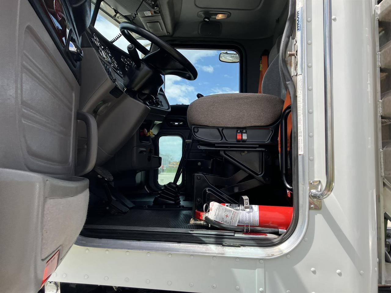 2020 Peterbilt 389 in Rochester, MN — photo 10