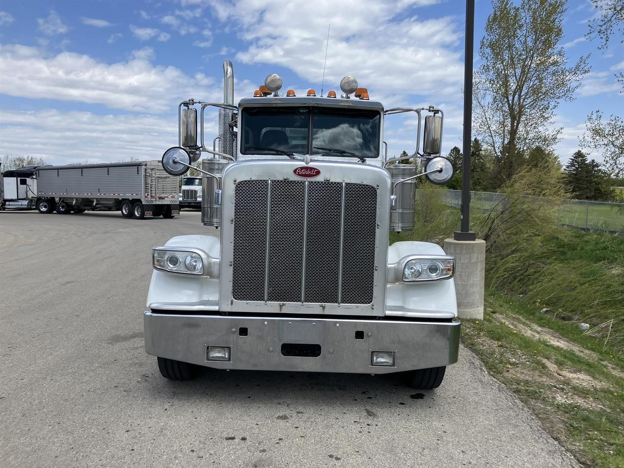 2020 Peterbilt 389