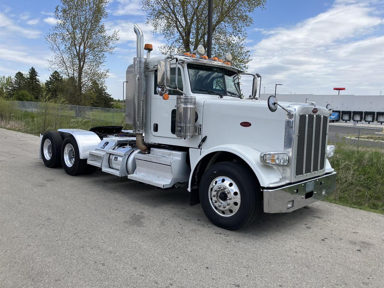 2020 Peterbilt 389 in Rochester, MN — photo 3