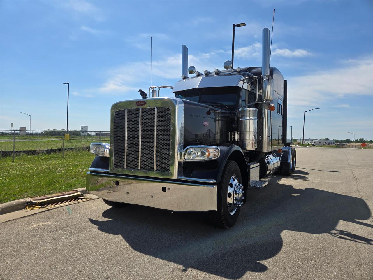 2020 Peterbilt 389 in Rochester, MN — photo 12