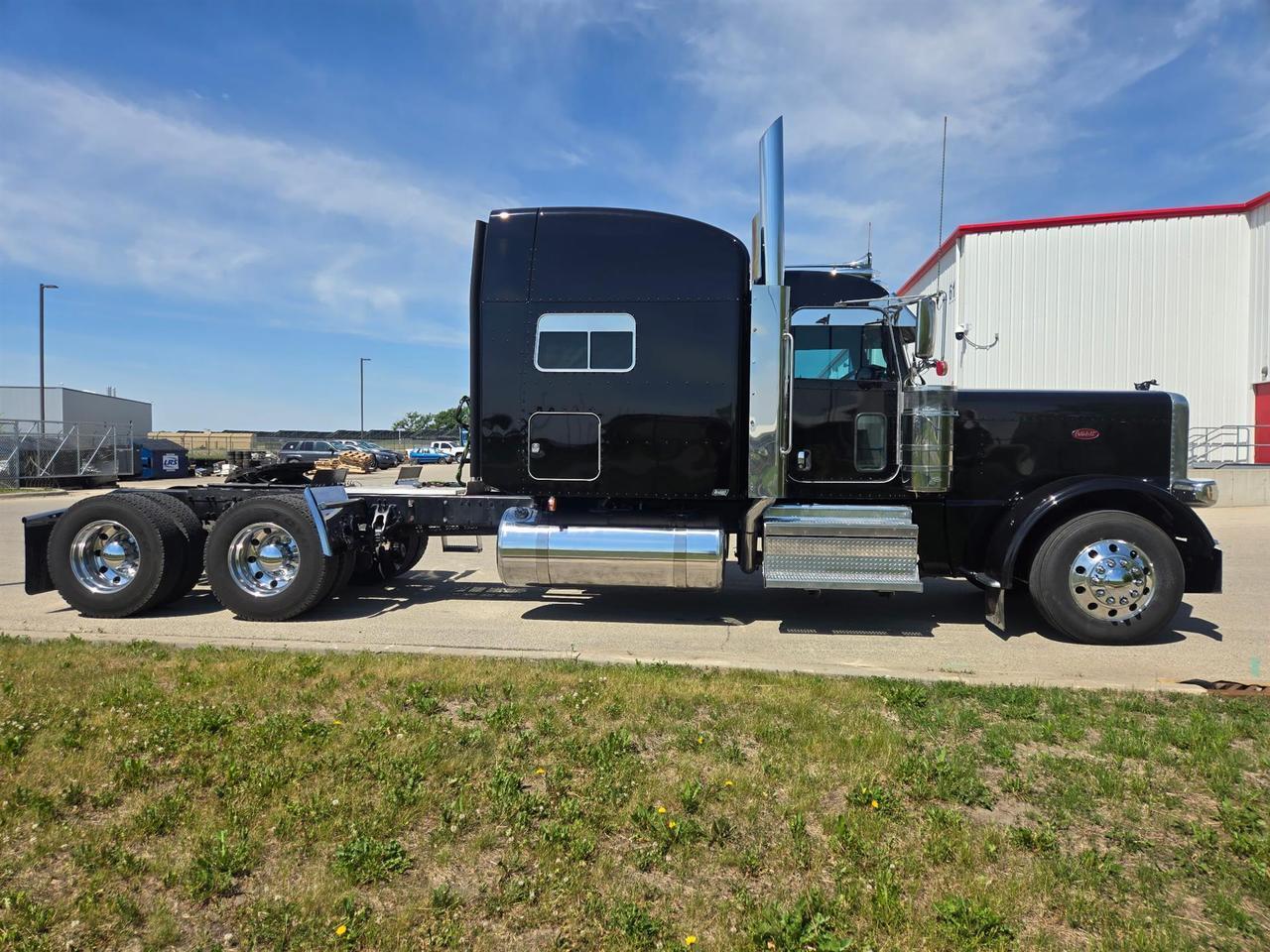 2020 Peterbilt 389 in Rochester, MN — photo 3