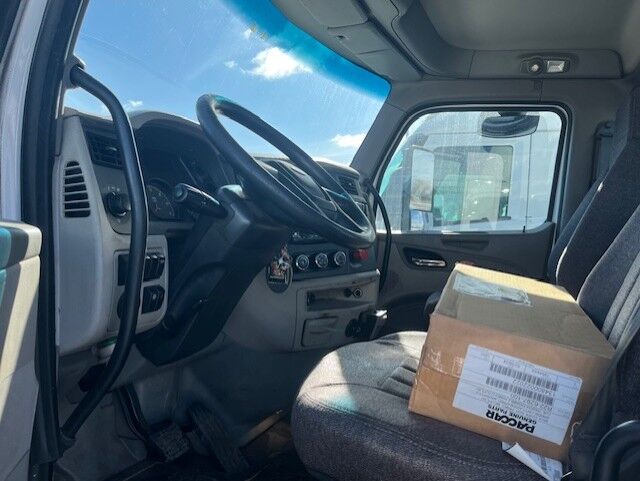 2020 Peterbilt 579 in South St. Paul, MN — photo 2